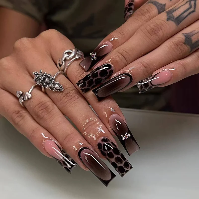 Künstlerische Leopard-Print-Nagelverlängerungen Karnz