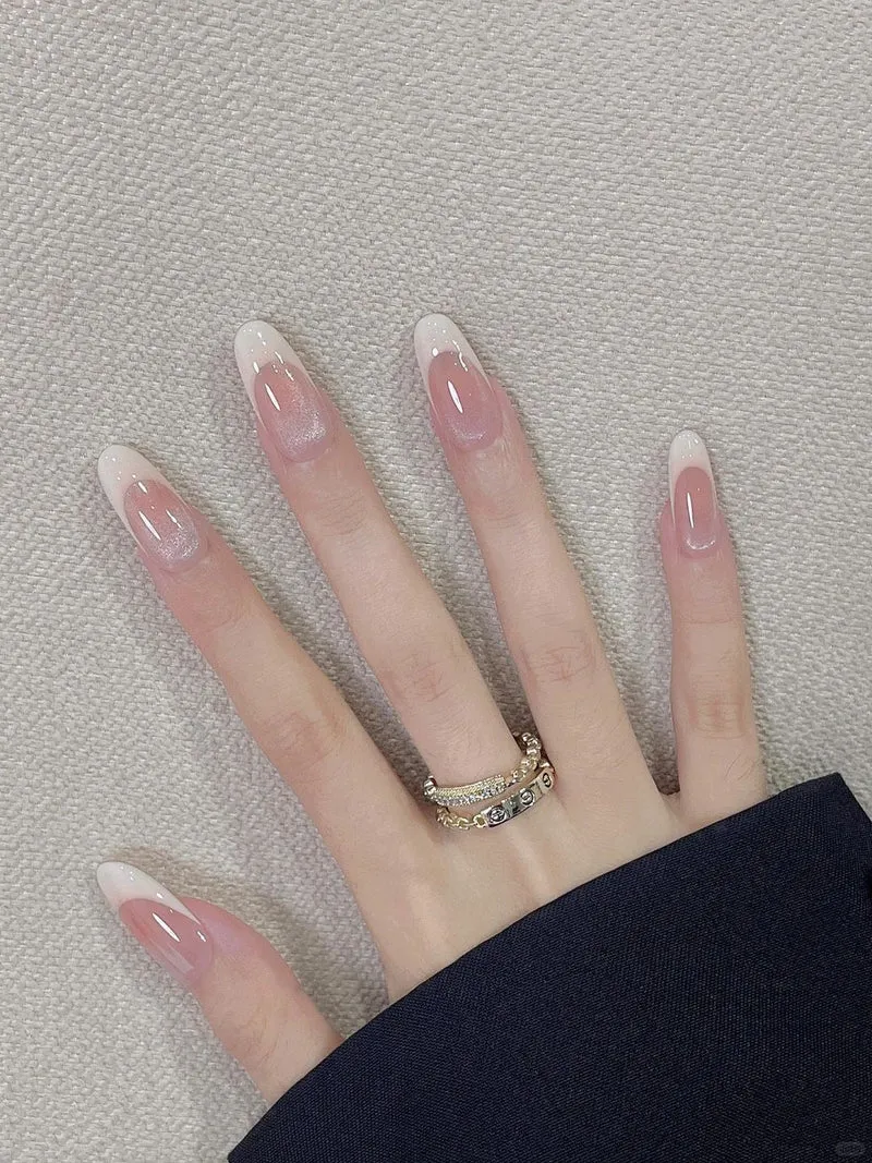 Künstlerisches Herzmuster Nagelkunstverlängerungen Karnz