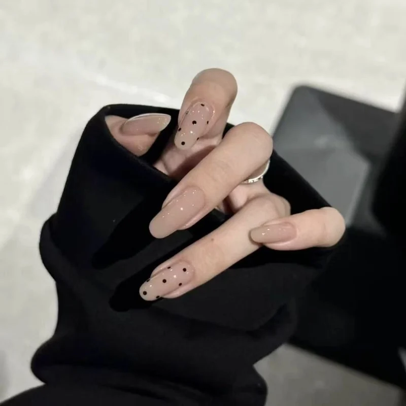 Künstlerisches Herzmuster Nagelkunstverlängerungen Karnz