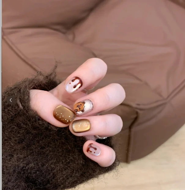 Künstlerisches Herzmuster Nagelkunstverlängerungen Karnz