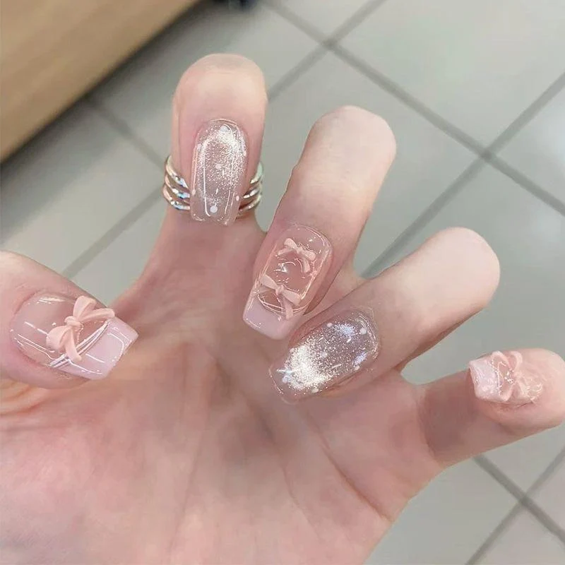 Künstlerisches Herzmuster Nagelkunstverlängerungen Karnz