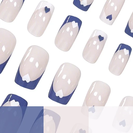 Künstlerisches Herzdesign Nagelverzierungen Karnz