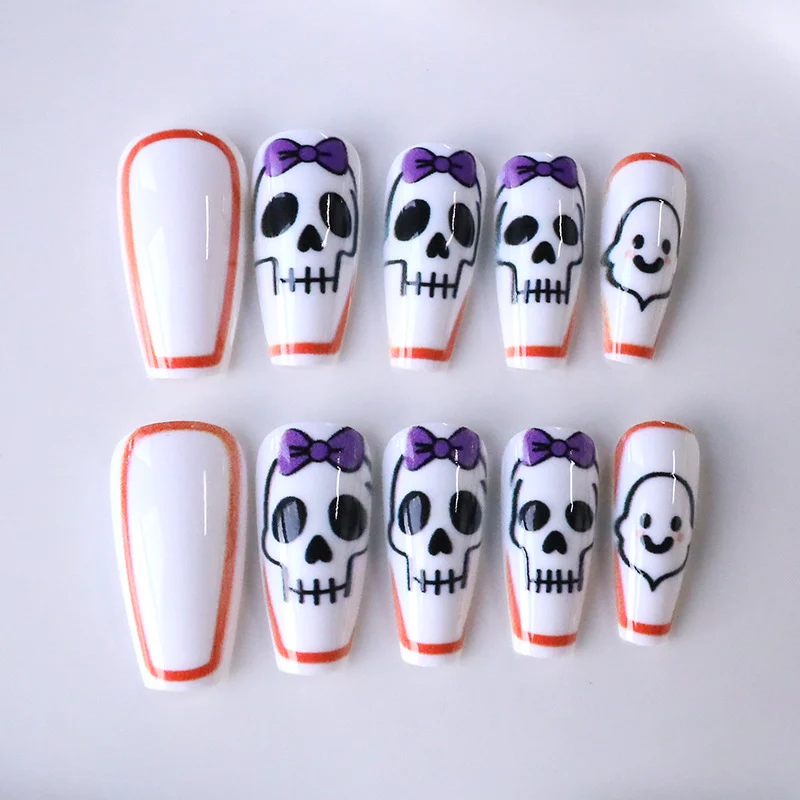 Künstlerische Halloween-Themen-Nagelverlängerungen Karnz