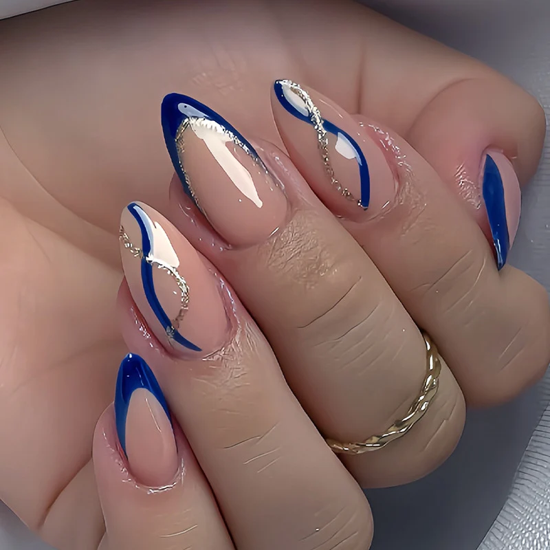 Künstlerische French Tip Nagelverstärkungen Karnz
