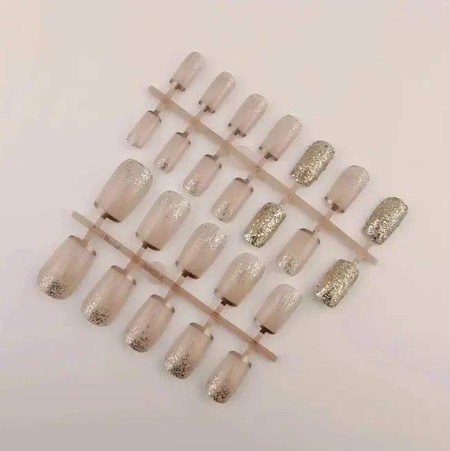 Künstlerische Acryl-Nagelverlängerungen Karnz