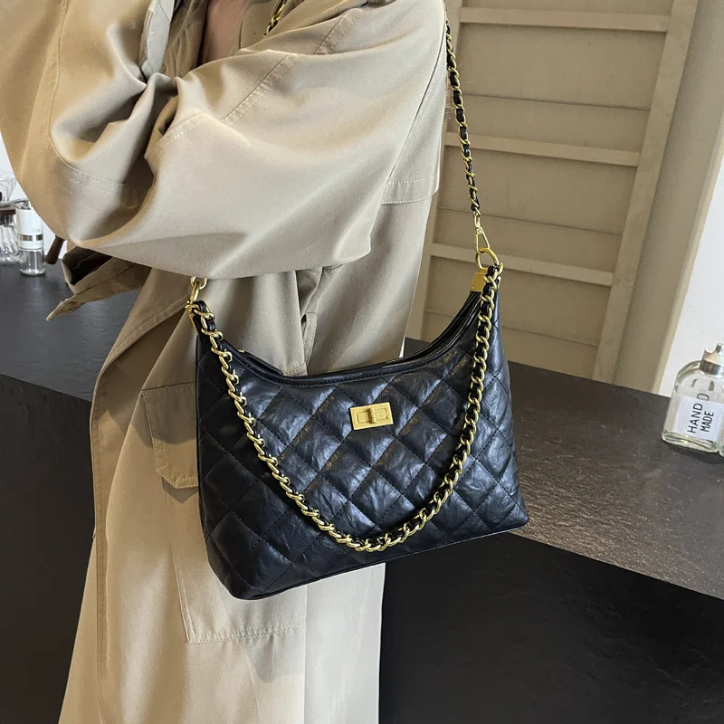 Gestepptes Schultertasche mit Kettenhenkel