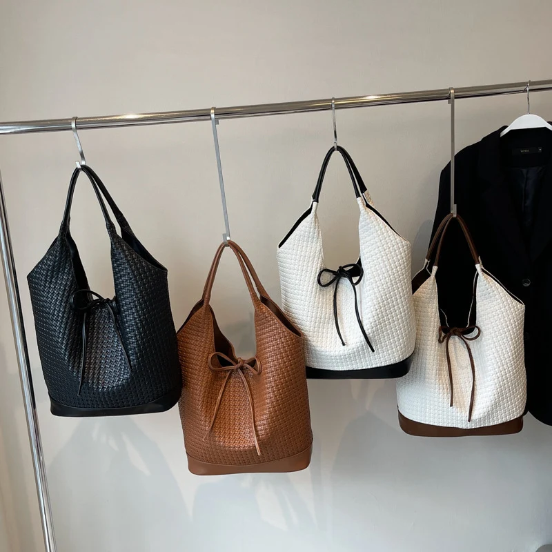 Stilvolle Gewebte Eimer Tasche