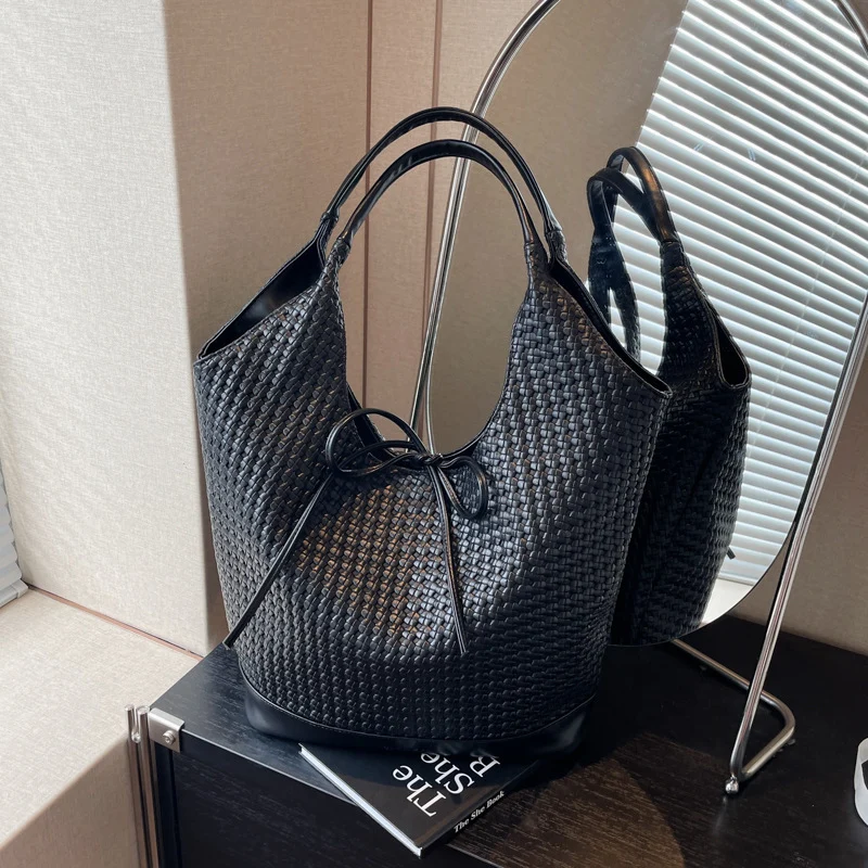 Stilvolle Gewebte Eimer Tasche