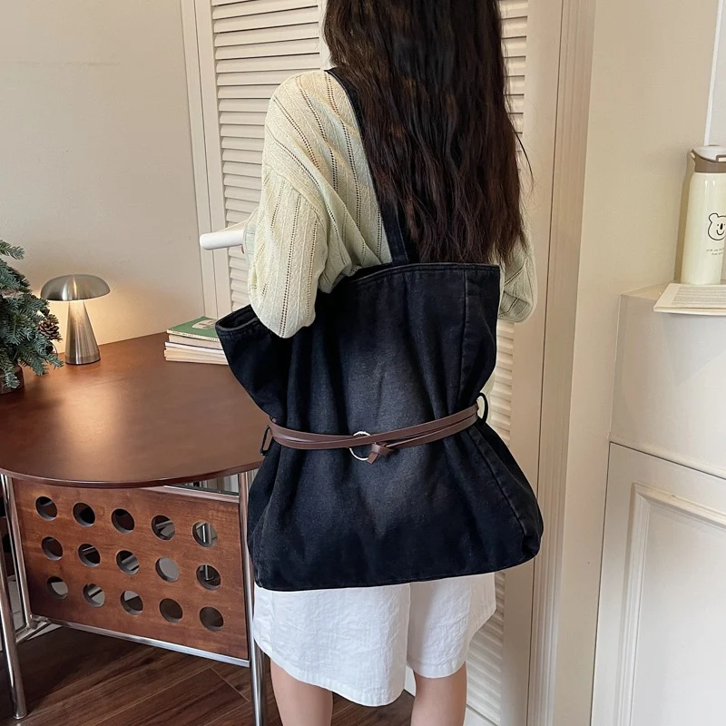 Geräumige Denim-Tasche
