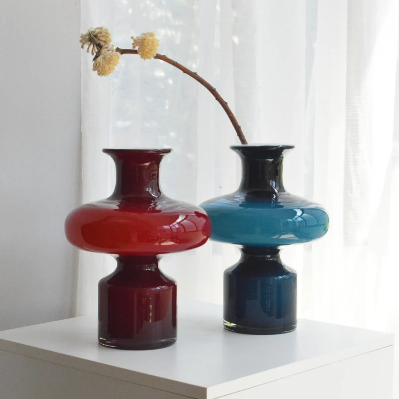 Studio-Blown Mushroom-Profil Kunstglas Akzentvase mit gestapeltem Silhouette Karnz