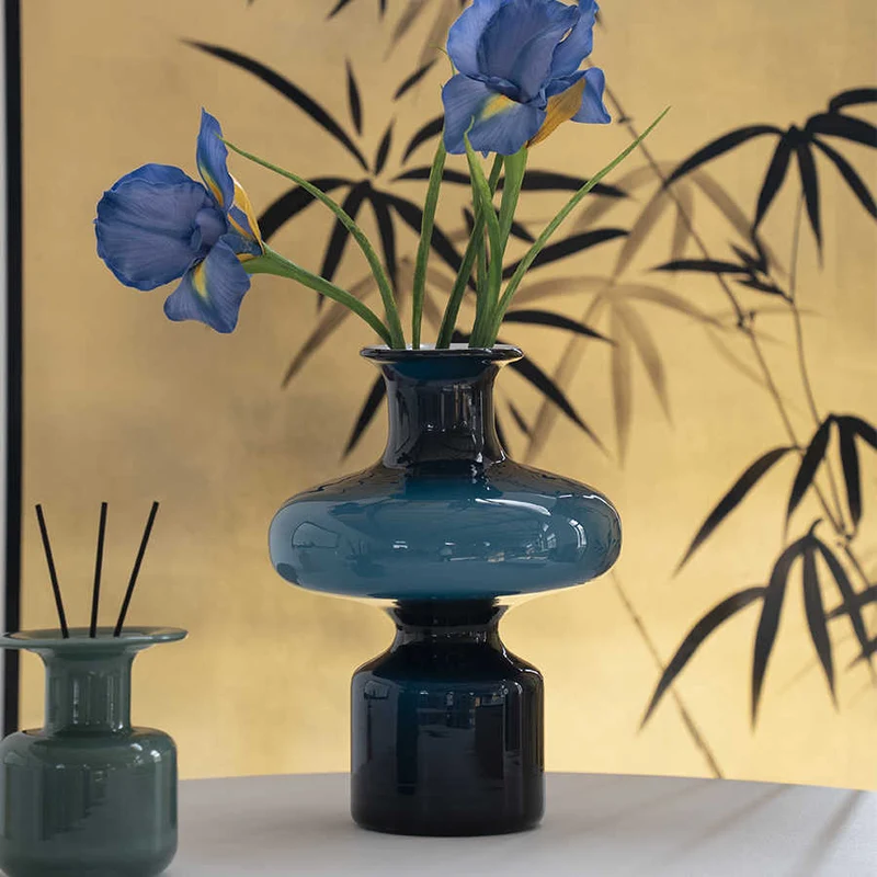 Studio-Blown Mushroom-Profil Kunstglas Akzentvase mit gestapeltem Silhouette Karnz