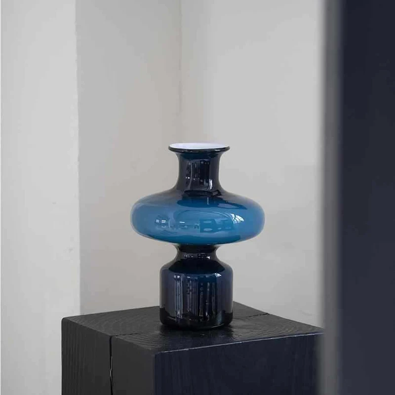 Studio-Blown Mushroom-Profil Kunstglas Akzentvase mit gestapeltem Silhouette Karnz