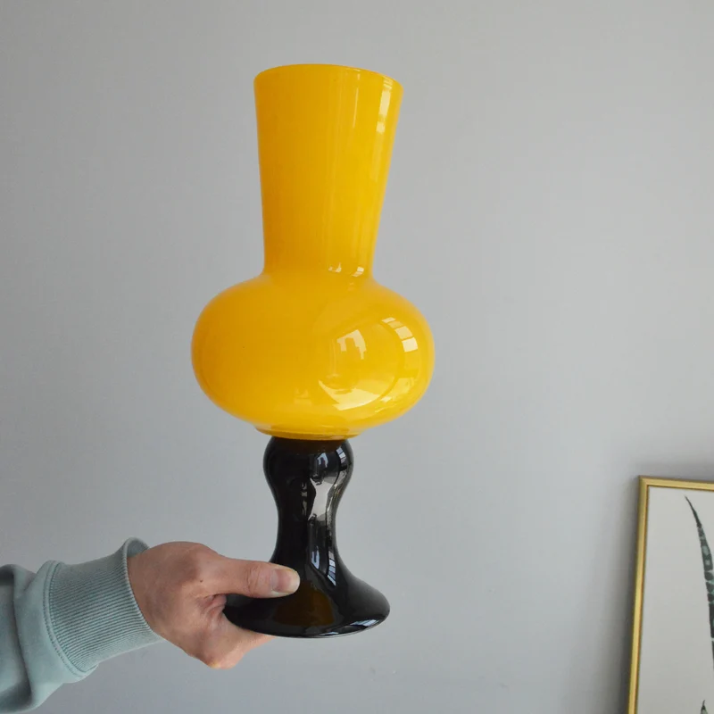 Skulptural Hoher Hals Blasenglas Fußvase Karnz