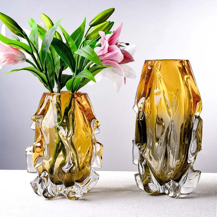 Handgefertigte skulpturale Vase mit geschmolzenem Rand aus dickem Glas Karnz