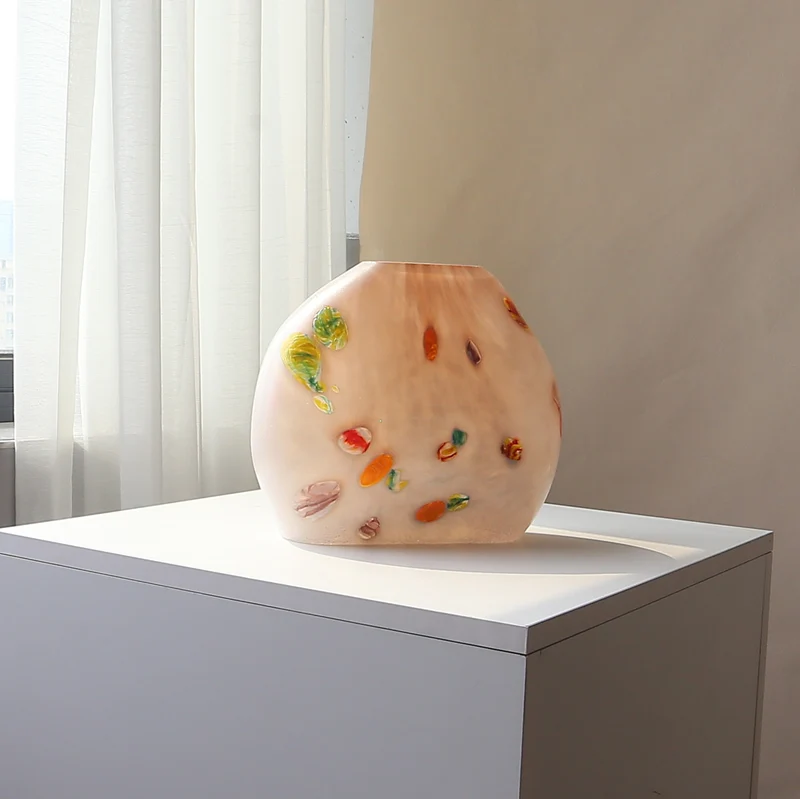 Handgeblasene skulpturale Flachprofil-Kunstglas-Vase Karnz