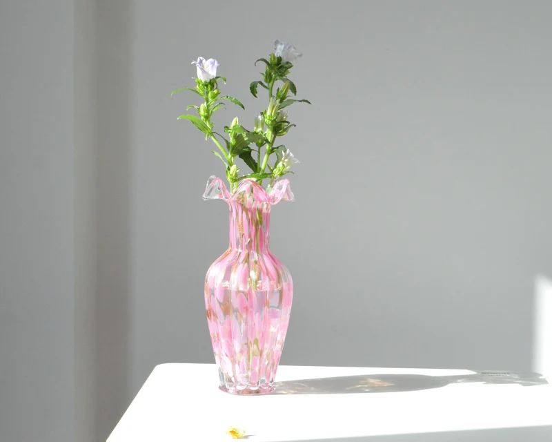 Mouthblown Ruffled-Rand bauchige Kunstglas Bud Vase Karnz