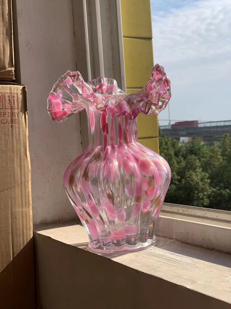 Mouthblown Ruffled-Rand bauchige Kunstglas Bud Vase Karnz