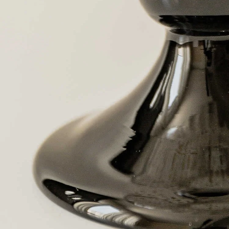 Dekorativer geblasener Glasrippvase mit Kelchfuß Karnz