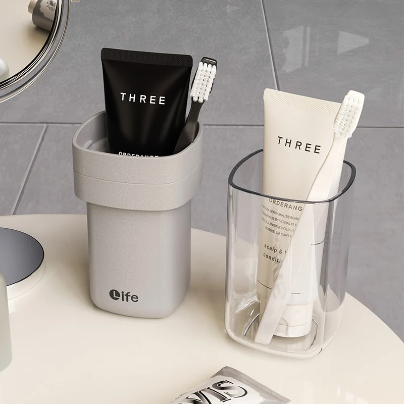 Tragbares Zahnpflege-Set mit Spülbecher