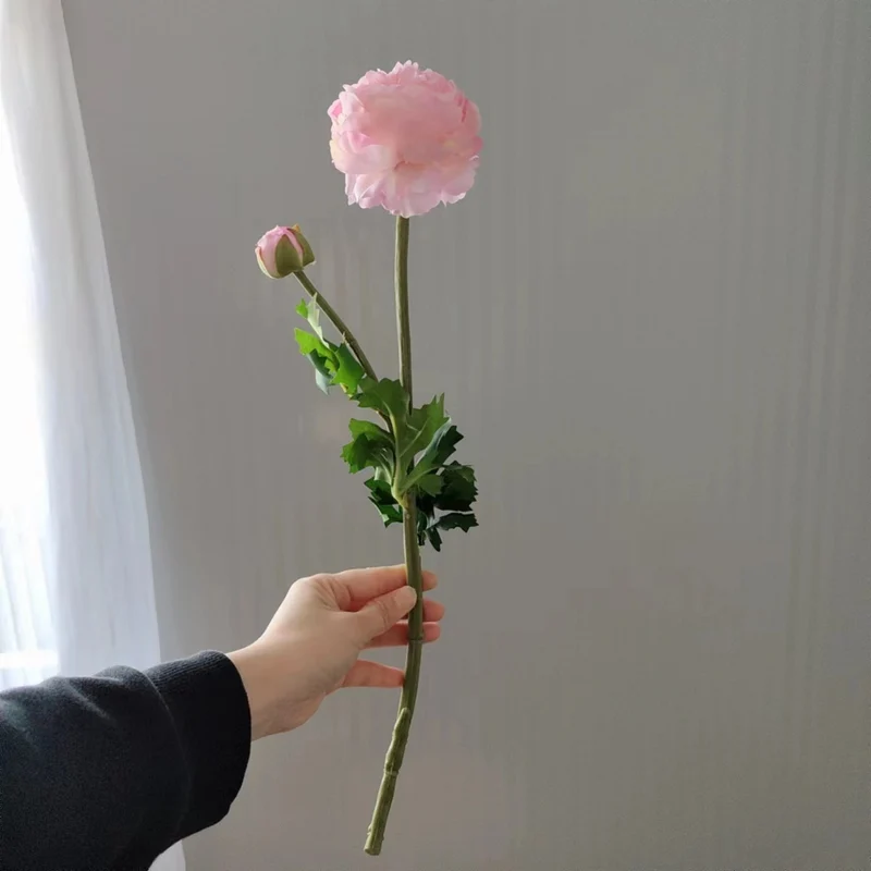 Lebensechter Seidenblumenstrauß
