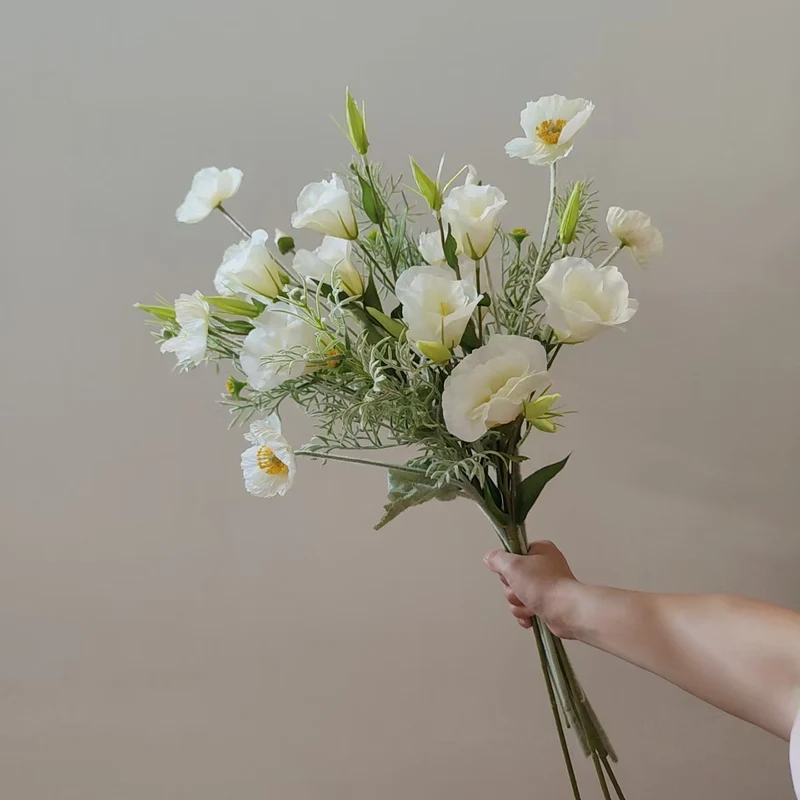 Lebensechter floraler Mittelstück-Strauß