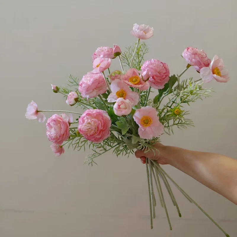 Lebensechtes Blumenstrauß-Arrangement