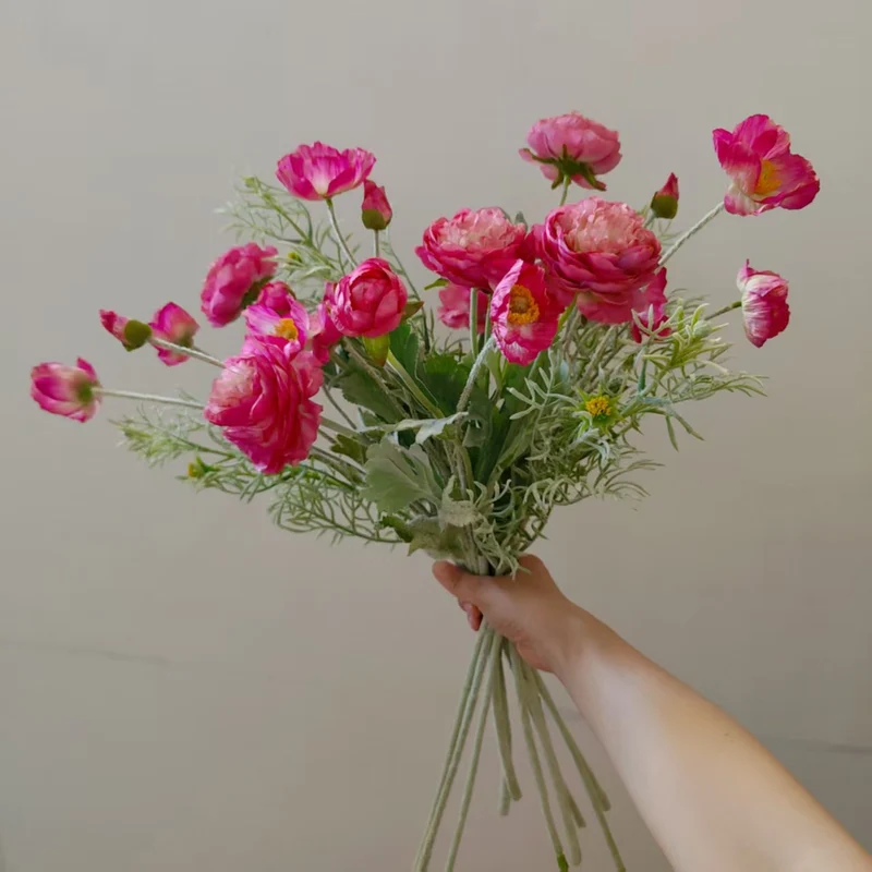 Lebensechtes Blumenstrauß-Arrangement