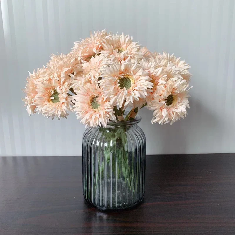 Lebensechte Blumenstrauß