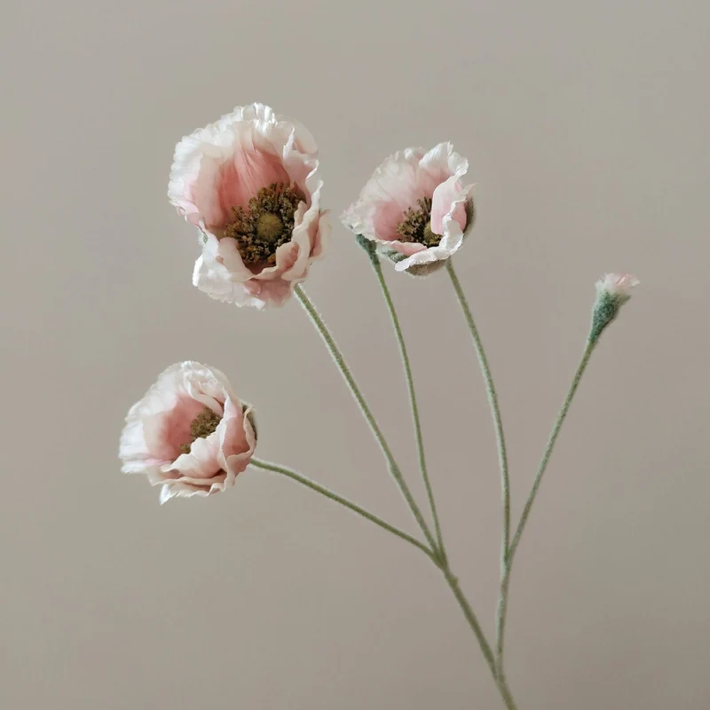 Elegante Seidenblumenanordnung
