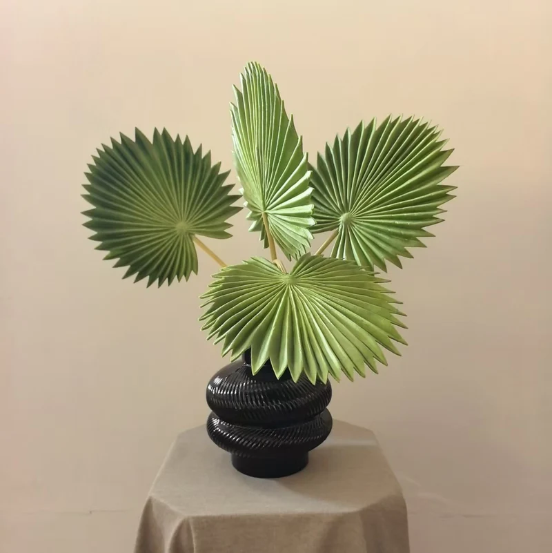 Dekorativer Palmblattstengel
