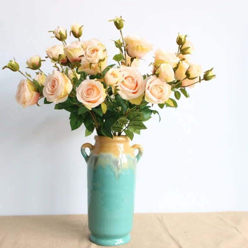 Künstlicher Rosenstrauß