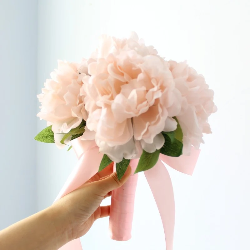 Lebensechter Blumenstrauß mit Seidenblumen