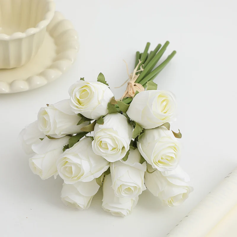 Künstlicher Rosenstrauß mit feinen Details Karnz