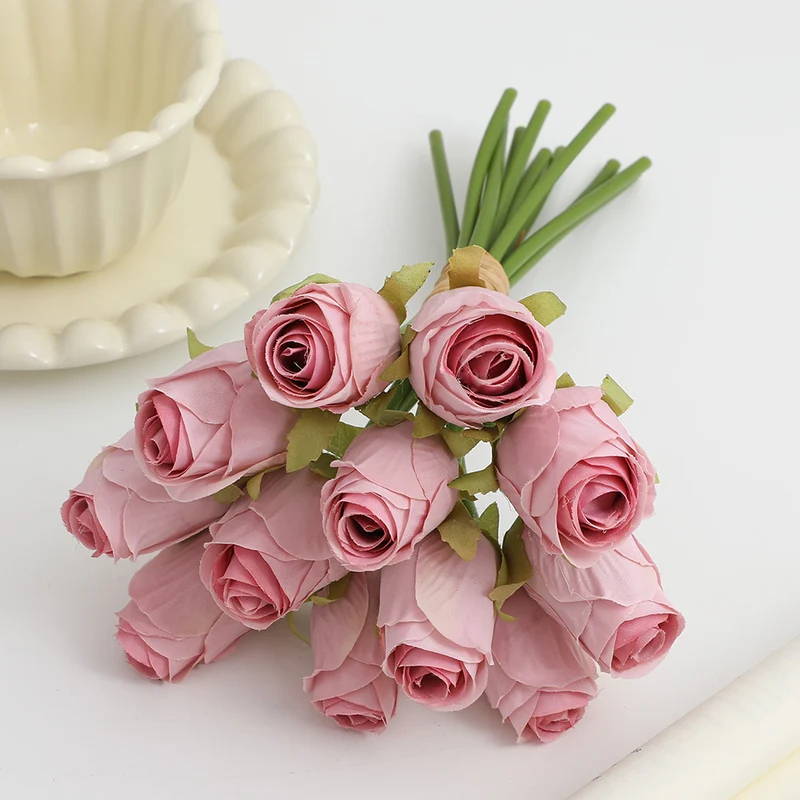 Künstlicher Rosenstrauß mit feinen Details Karnz