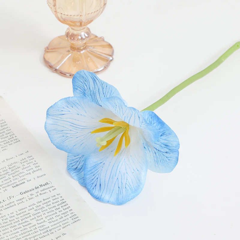 Künstlicher Orchideenblütenzweig mit detailreichen Blüten Karnz