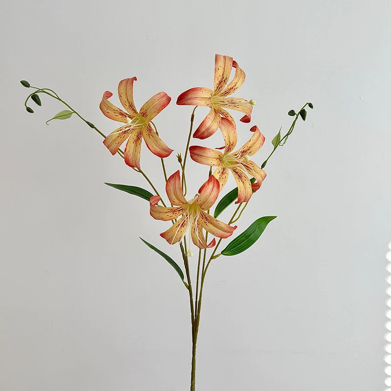 Künstlicher Lilienstrauß mit detailverliebten Blüten Karnz