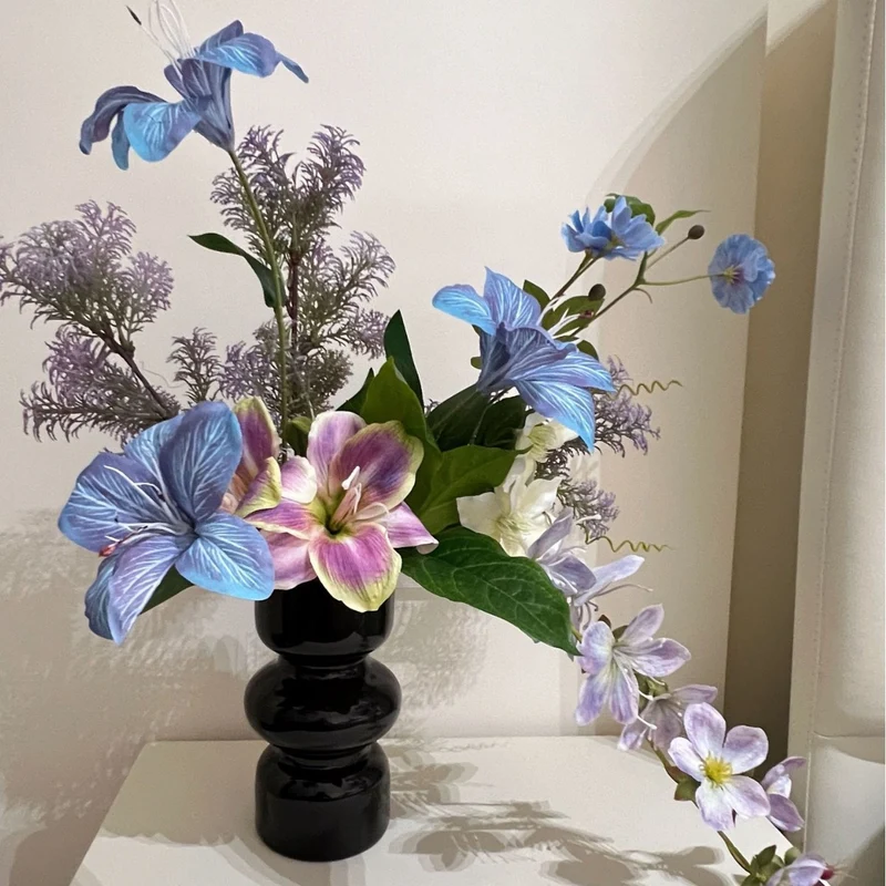 Künstlicher Blumenstrauß mit feinen, realistischen Blüten Karnz