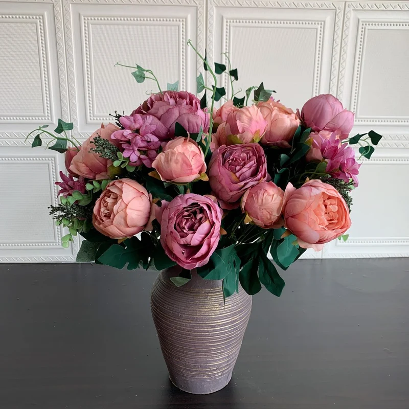Dekorative Kunstblumenstrauß