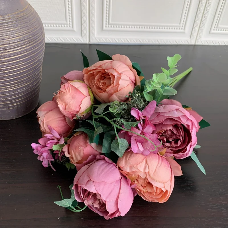 Dekorative Kunstblumenstrauß