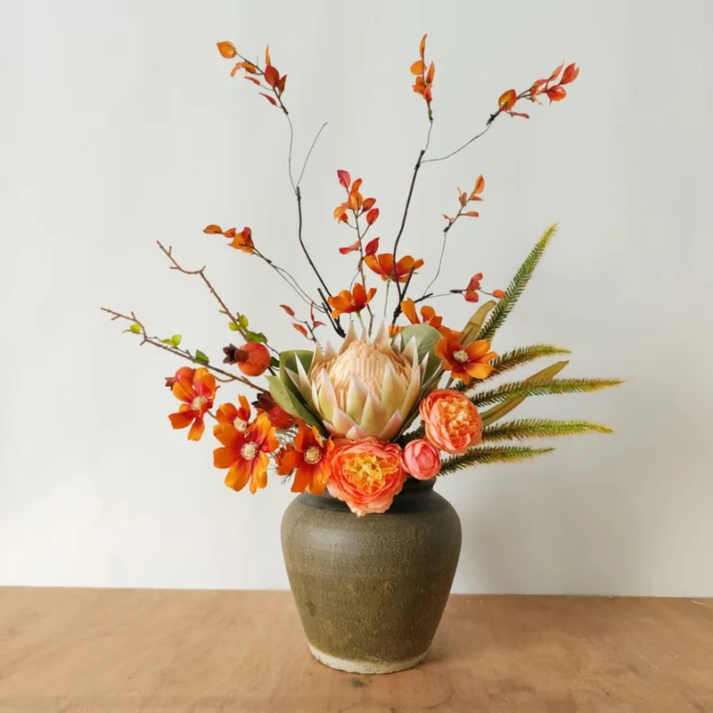 Lebhaftes Blumenarrangement