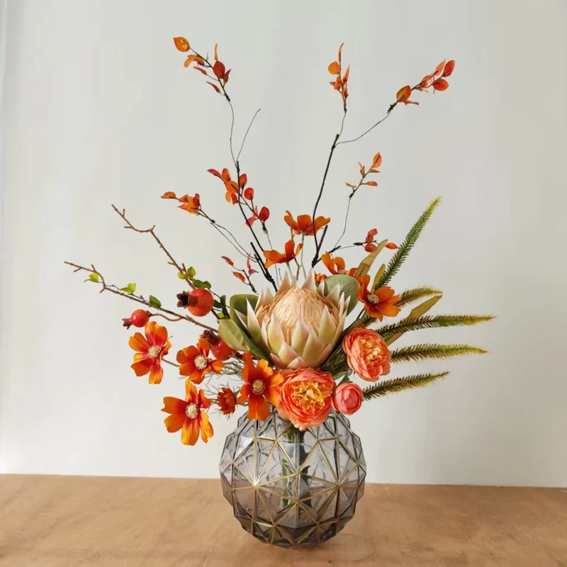 Lebhaftes Blumenarrangement