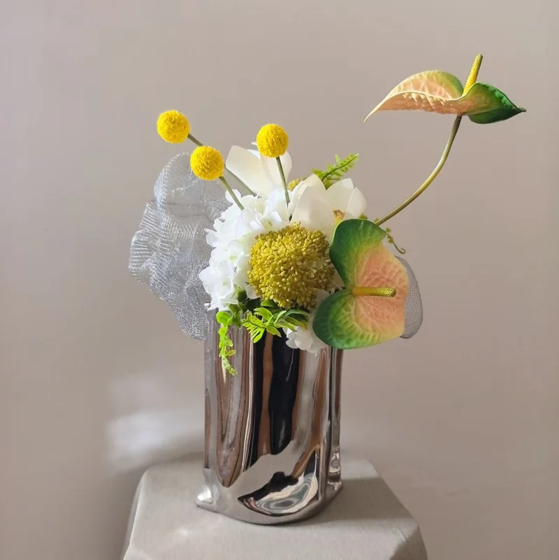Stylischer Künstlicher Blumenstrauß