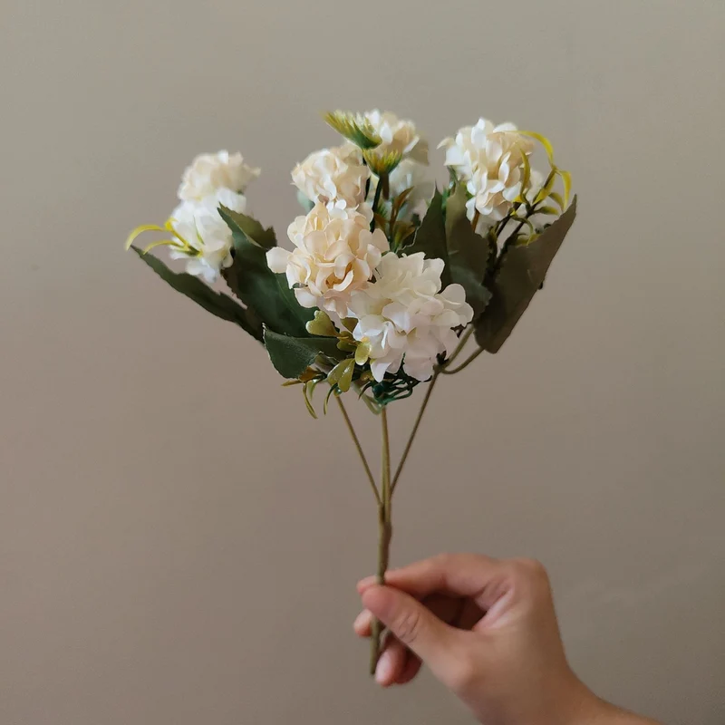 Romantische Blumenarrangement