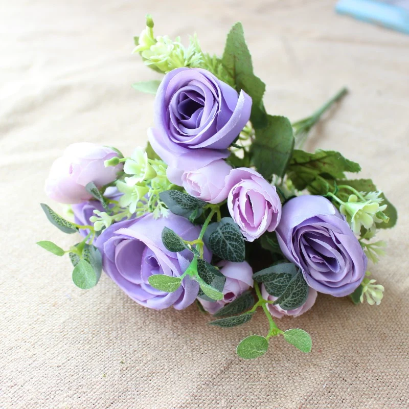 Realistische Seidenblumenstrauß