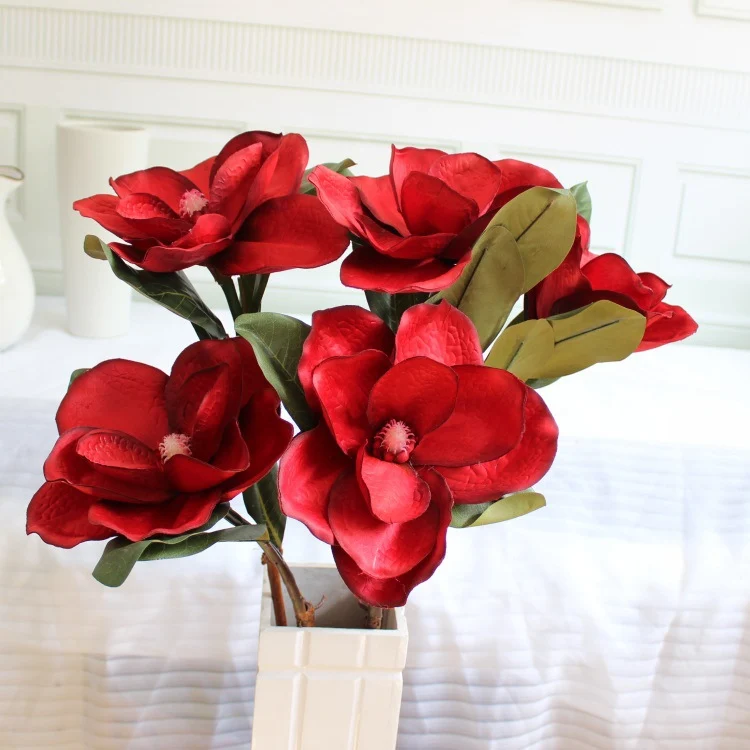 Realistische Magnolia Blume Stiel