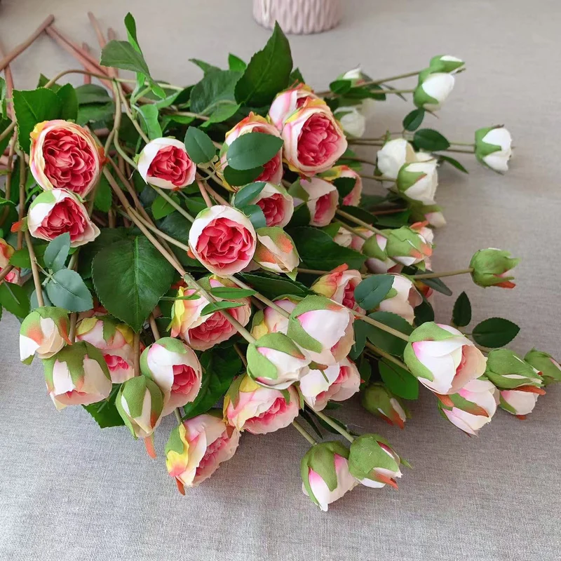 Realistische Gartenrose Stiel
