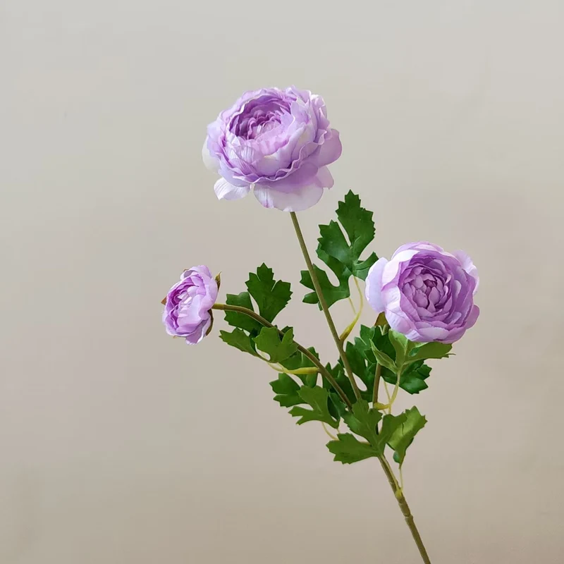 Realistische Blumenarrangement