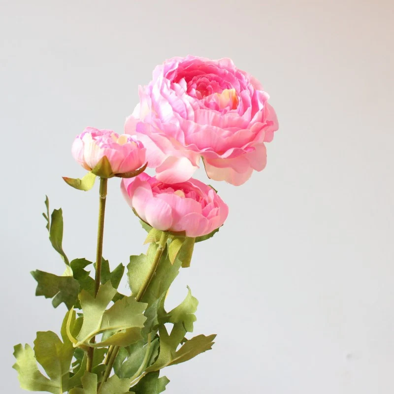 Realistische Blumenarrangement