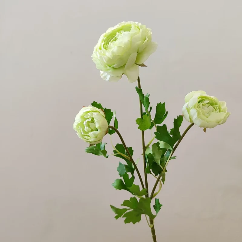 Realistische Blumenarrangement