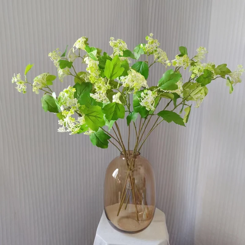 Realistische dekorative Blumenstängel